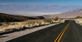 Scenic view of Death valley road, California, America, USA — Stock Photo