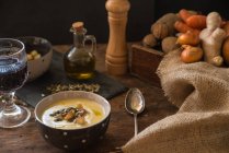 Potato soup with cream and glass of red wine — Stock Photo