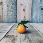 Fresh tangerine fruit on wooden table — Stock Photo