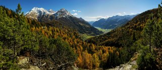 Suiza, Alpes suizos, Vista panorámica de la cordillera - foto de stock