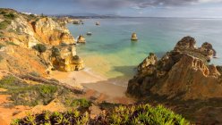 Vista panoramica della bellissima costa, Algarve, Portogallo — Foto stock