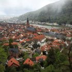 Vista panoramica dello skyline della città sotto la pioggia, Heidelberg, Germania — Foto stock