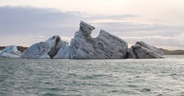 Vista panorâmica do iceberg, lagoa Joekulsarlon, Islândia — Fotografia de Stock