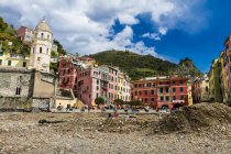 Vista panorámica de la arquitectura vernazza, Liguria, Italia - foto de stock