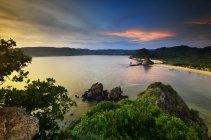 Hermosa vista de seger colina en la costa sur, Lombok, Indonesia - foto de stock