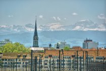 Мальовничий вид на міський горизонт з собором, Цюрих, Швейцарія — стокове фото
