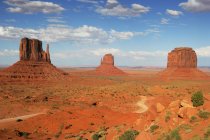 Handschuhe und merrick butte, monument valley, arizona, amerika, usa — Stockfoto