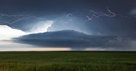 Estados Unidos, Colorado, vista panorámica de la tormenta supercelular al atardecer - foto de stock