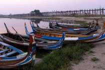 Barche a U Bein Bridge, Mandalay, Myanmar — Foto stock