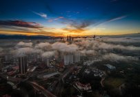 Vista aérea de Kuala Lumpur al amanecer, Malasia - foto de stock