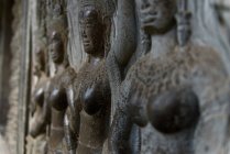 Апсарский рельеф в Ангкор-Ват-Темпле, Камбодия — стоковое фото