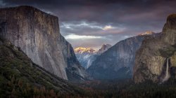 Majestätische Berglandschaft, Yosemite-Tal, Kalifornien, Amerika, USA — Stockfoto
