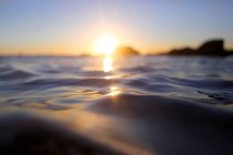 Vista panorâmica da praia de laguna ao pôr do sol — Fotografia de Stock