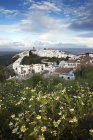 Vistas elevadas del paisaje urbano, Vejer de la Frontera, Cádiz, Andalucía, España - foto de stock