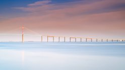 Мальовничий вид на Сент-Назер міст через Орлеаном Атлантична Луара, Франція — стокове фото