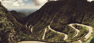 Vista panoramica di tortuosa strada di montagna, Santa Catarina, Brasile — Foto stock