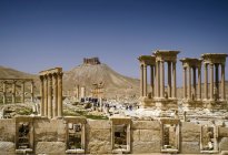 Vue panoramique sur les ruines historiques et le château, Palmyre, Syrie — Photo de stock