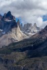 Majestuosa vista de Cuernos del Paine, Parque Nacional Torres del Paine, Patagonia, Chile - foto de stock