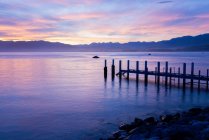 Мальовничий вид на пристань на заході сонця, Kaikoura, Нова Зеландія — стокове фото