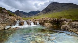 Magestic view of Fairy Pools, Black Cuillin mountains, Isle of Skye, Scotland, UK — стоковое фото