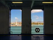Vista da cidade de Zakynthos de barco de balsa, Grécia — Fotografia de Stock