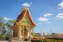 Vista panorámica del templo budista, Savannakhet, Laos, Myanmar - foto de stock