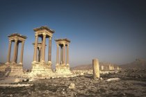 Vista panoramica di Tetrapylon nelle rovine di Palmira, Siria — Foto stock