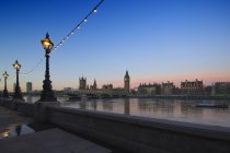 Vista panorámica de Westminster al amanecer, Londres, Inglaterra, Reino Unido - foto de stock