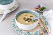 Chinese Chicken and sweetcorn soup over wooden background — Stock Photo