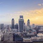 Vista panorámica del horizonte de la ciudad de Londres al amanecer, Reino Unido - foto de stock