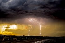 Scenic view of lightning over Kirra, Gold Coast, Australia — Stock Photo