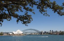 Vista panoramica della Sydney Opera House e del Harbor Bridge, Sydney, Australia — Foto stock