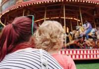 Rear view of mother and son at fairground — Stock Photo