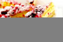 Close-up of sliced Cake with blackberries and raspberries on plate — Stock Photo