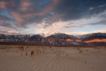 Scenic view of sunrise in Eastern Sierra Mountains, California, USA — Stock Photo