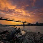 Міст Міленіум тлі заходу сонця небо, Лондон, Великобританія — стокове фото