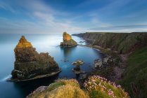 Великобритания, Шотландия, Джон o крупы, живописный вид на Duncansby стеки — стоковое фото