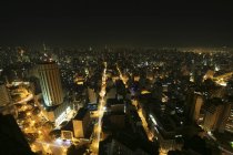 Ночной вид на город под высоким углом, Сан-Паулу, Бразилия — стоковое фото