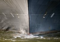 Крупним планом подання Holland America Line cruiseship лук — стокове фото