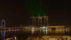 Vista panorâmica da Marina Bay à noite, Singapura — Fotografia de Stock