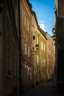 Vista panorámica de la calle estrecha de la ciudad, Salzburgo, Austria - foto de stock