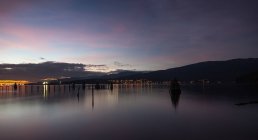 Barnet majestätischer Blick auf den Sonnenuntergang über der Bucht, Barnet Marine Park, British Columbia, Kanada — Stockfoto