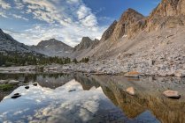 Scenic view of reflections in Kearsarge Lake, USA, California, Ansel Adams Wilderness Area, Inyo National Forest — Stock Photo