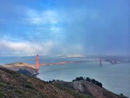 Vista elevada del puente Golden Gate, California San Francisco, EE.UU. - foto de stock