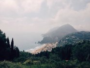 Costa montuosa con spiaggia sabbiosa, Corfù, Grecia — Foto stock