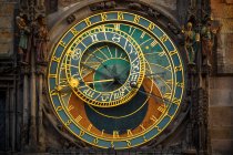 Годинник на ринковій площі в Празі. Чехії . — стокове фото