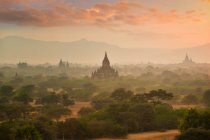 A planície de Bagan durante o pôr do sol, Mandalay Myanmar — Fotografia de Stock