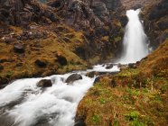 Vista panoramica di maestosa cascata, Islanda — Foto stock