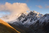 Vista panoramica sul tramonto delle montagne alpine, Svizzera — Foto stock