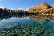 Vista panorámica del Lago di Saoseo, Grisons, Suiza - foto de stock